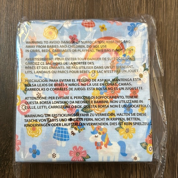 •New•Posh Peanut X Hello Kitty - Springtime Blue Crib Sheet - Picture 3 of 6